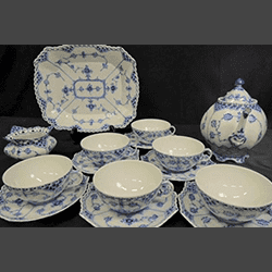 ブルーフルーテッド / フルレース ティーセット